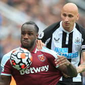 West Ham United’s English midfielder Michail Antonio (L) vies with Newcastle United’s English midfielder Jonjo Shelvey (R) during the English Premier League football match between Newcastle United and West Ham United at St James’ Park in Newcastle-upon-Tyne, north east England on August 15, 2021. 