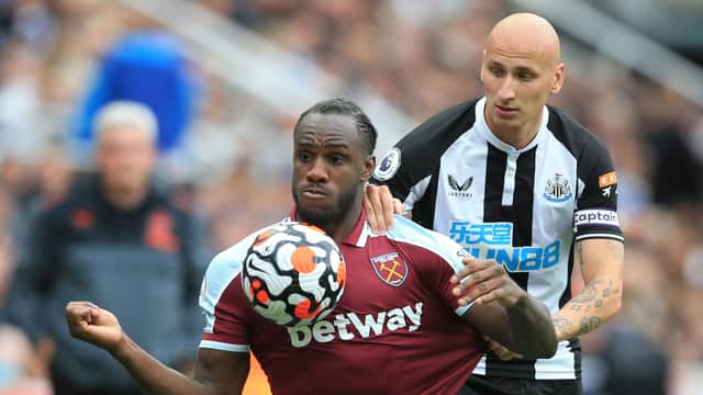 West Ham United’s English midfielder Michail Antonio (L) vies with Newcastle United’s English midfielder Jonjo Shelvey (R) during the English Premier League football match between Newcastle United and West Ham United at St James’ Park in Newcastle-upon-Tyne, north east England on August 15, 2021. 