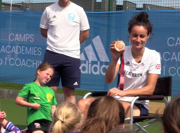 Olympic medallist Fiona Crackles talks Tokyo 2020 glory to next generation of hockey players in Newcastle