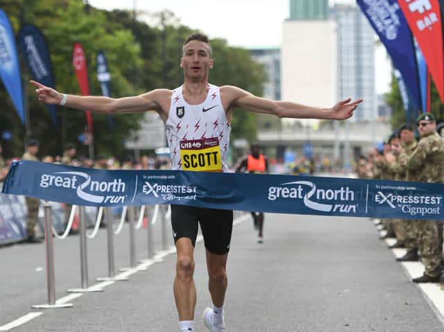 Marc Scott crossing the finish line to win the Men’s Race (Kevin Brady)