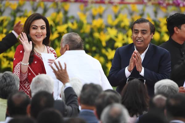Indian businessman Mukesh Ambani (R) arrives with his wife Nita Ambani ahead of Narendra Modi’s swearing-in ceremony as Prime Minister of India at the President house in New Delhi on May 30, 2019.