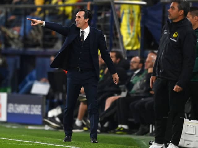 Unai Emery, Head Coach of Villarreal CF gives their side instructions during the UEFA Champions League group F match between Villarreal CF and BSC Young Boys at Estadio de la Ceramica on November 02, 2021 in Villarreal, Spain. 