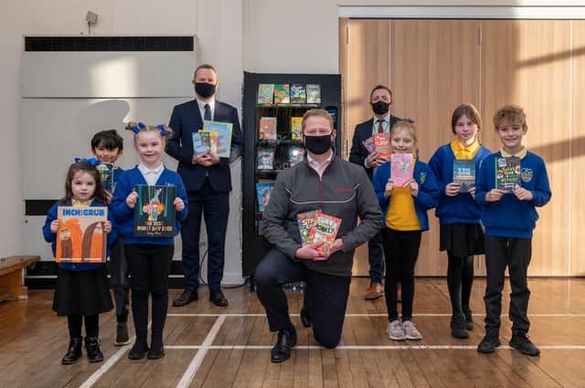 <p>Cheviot Primary School with their new machine </p>