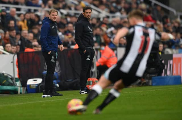 Newcastle manager Eddie Howe (l) and coach Jason Tindall watch from the sidelines during the Premier League match between Newcastle United  and  Manchester City at St. James Park on December 19, 2021 in Newcastle upon Tyne, England. 