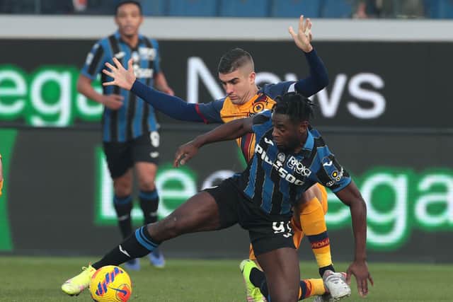 Duvan Zapata of Atalanta BC is tackled by Gianluca Mancini of AS Roma during the Serie A match between Atalanta BC and AS Roma at Gewiss Stadium on December 18, 2021 in Bergamo, Italy. 