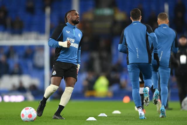 Allan Saint-Maximin of Newcastle United warms up prior to the Premier League match between Everton and Newcastle United at Goodison Park on March 17, 2022 in Liverpool, England.