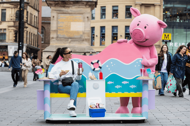 Newcastle’s exclusive lunchtime Costa Coffee bench can be found near to Grey’s Monument