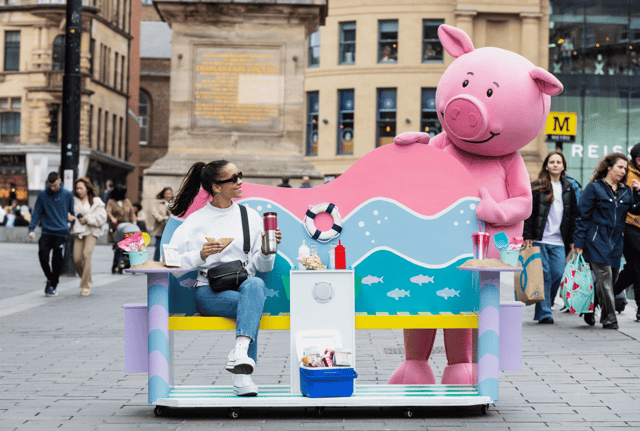 Newcastle’s exclusive lunchtime Costa Coffee bench can be found near to Grey’s Monument