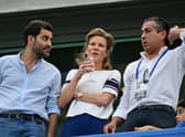 Newcastle United’s English minority owner Amanda Staveley and her husband Mehrdad Ghodoussi chat with Chelsea’s owner US businessman Behdad Eghbali (Photo by GLYN KIRK/AFP via Getty Images)