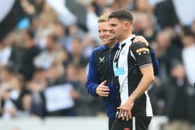 Newcastle United’s English head coach Eddie Howe celebrates with Bruno Guimaraes (Photo by LINDSEY PARNABY/AFP via Getty Images)