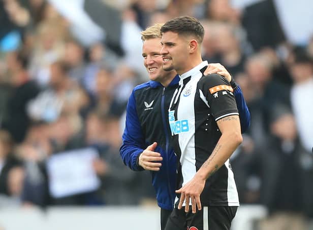<p>Newcastle United’s English head coach Eddie Howe celebrates with Bruno Guimaraes (Photo by LINDSEY PARNABY/AFP via Getty Images)</p>