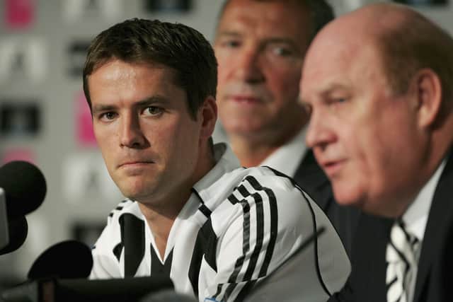 Michael Owen answers questions flanked by team manager, Graeme Souness and Chairman, Freddy Shepherd during a press conference after he signed for Newcastle United  (Photo by Alex Livesey/Getty Images)
