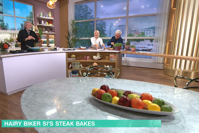 Si King tried to recreate the iconic Greggs stake bake on This Morning (Image: ITV)