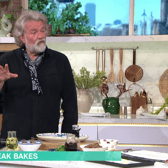 Si King cooking on This Morning (Image: ITV)