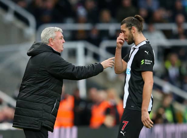 <p>Former Newcastle United pair Steve Bruce and Andy Carroll. (Photo by Alex Livesey/Getty Images)</p>