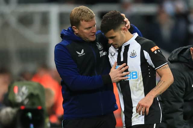 Newcastle United midfielder Bruno Guimaraes and head coach Eddie Howe. (Photo by LINDSEY PARNABY/AFP via Getty Images)