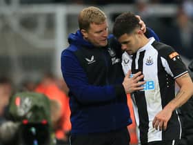 Newcastle United midfielder Bruno Guimaraes and head coach Eddie Howe. (Photo by LINDSEY PARNABY/AFP via Getty Images)