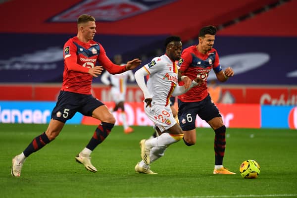 Lens’s midfielder Kalimuendo  vies with Lille’s Sven Botman and Jose Fonte (Photo by DENIS CHARLET/AFP via Getty Images)