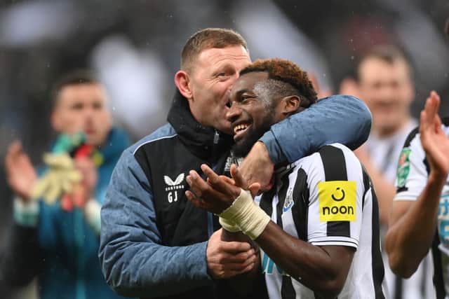 NEWCASTLE UPON TYNE, ENGLAND - JANUARY 31: Newcastle coach Graeme Jones celebrates with Allan Saint-Maximin after the Carabao Cup Semi Final 2nd Leg match between Newcastle United and Southampton at St James’ Park on January 31, 2023 in Newcastle upon Tyne, England. (Photo by Stu Forster/Getty Images)