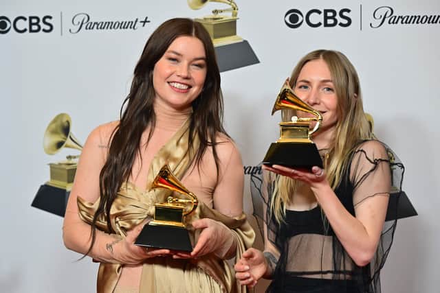 Wet Leg pose with the awards for Best Alternative Music Performance and Best Alternative Music Album (Photo: FREDERIC J. BROWN/AFP via Getty Images)