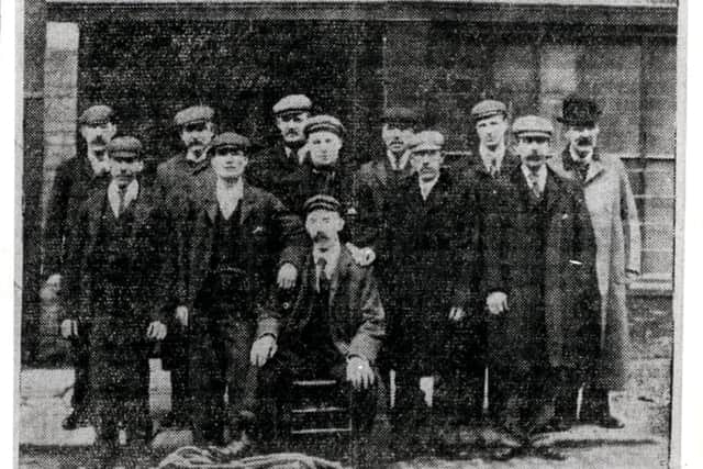 The named men are (top row l-r) John Denton, Wm.Maitland, W.Smith, T.Murray, T.Brumell, J.Diamond, (bottom row l-r) Jim Baker, T.Collins, R.Kelso, J.Younger, J. McEwan, and seated in the centre Jim Preston, the master flyman.