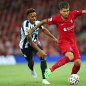 Newcastle United midfielder Joe Willock (left) and Liverpool forward Roberto Firmino (right).(Photo by Alex Livesey/Getty Images)