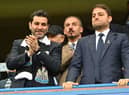 Newcastle United co-owners Mehrdad Ghodoussi (left) & Jamie Reuben (right). (Photo by JUSTIN TALLIS/AFP via Getty Images)