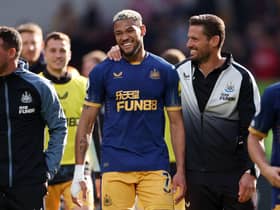 Newcastle United star Joelinton and assistant coach Jason Tindall.  (Photo by Alex Pantling/Getty Images)