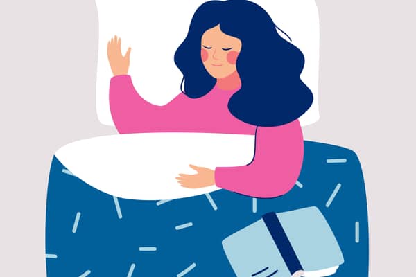 Reading is the most popular bedtime ritual, research found (photo: Adobe)
