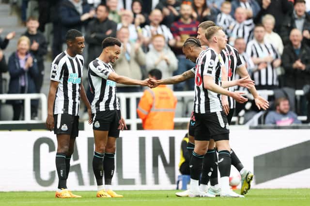  Jacob Murphy of Newcastle United celebrates with teammates after scoring the team's third goal during the Premier League match between Newcastle United and Tottenham Hotspur at St. James Park on April 23, 2023 in Newcastle upon Tyne, England. (Photo by Clive Brunskill/Getty Images)