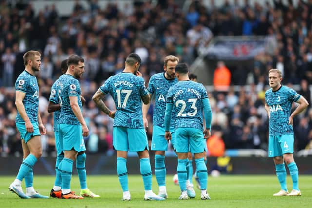 Harry Kane of Tottenham Hotspur speaks to teammates after Newcastle United scored their sides fifth goal during the Premier League match between Newcastle United and Tottenham Hotspur at St. James Park on April 23, 2023 in Newcastle upon Tyne, England. (Photo by Clive Brunskill/Getty Images)