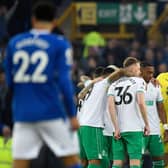 Newcastle players huddle ahead of kick off in the English Premier League football match between Everton and Newcastle United at Goodison Park in Liverpool, north-west England on April 27, 2023. (Photo by Oli SCARFF / AFP) 