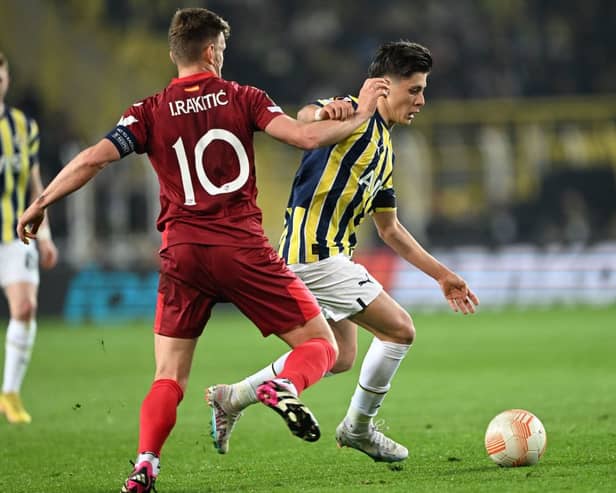 Fenerbahce's Turkish midfielder Arda Guler (R) vies for the ball with Sevilla's Croatian midfielder Ivan Rakitic (L) during the UEFA Europa League last 16 second leg football match between Fenerbahce SK and Sevilla FC at the Fenerbahce Ulker stadium in Istanbul on March 16, 2023. (Photo by OZAN KOSE / AFP) 