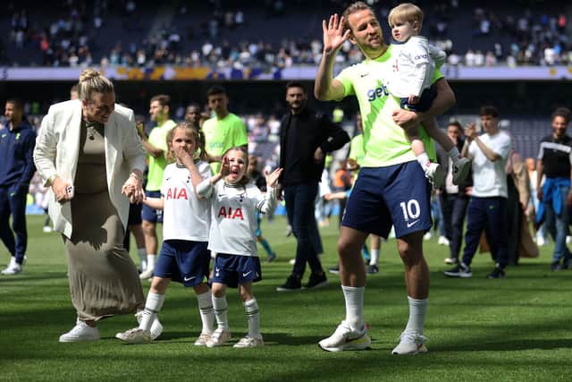  Harry Kane of Tottenham Hotspur acknowledges the fans with his family after the final whistle (Photo by Julian Finney/Getty Images)