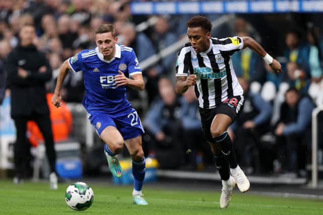 Joe Willock of Newcastle United races for the ball against Timothy Castagne of Leicester City 