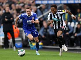 Joe Willock of Newcastle United races for the ball against Timothy Castagne of Leicester City 