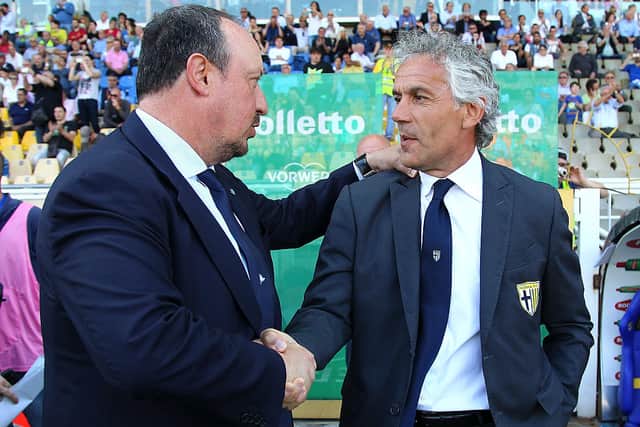 Parma FC coach Roberto Donadoni (R) shakes hands with SSC Napoli coach Rafael Benitez (L) before the Serie A match between Parma FC and SSC Napoli at Stadio Ennio Tardini on May 10, 2015 in Parma, Italy.  