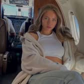 The long-term girlfriend of Newcastle United defender Sven Botman is Chana Kesselaar. Chana is a fashion stylist and illustrator, with two Instagram accounts (not including her personal account), where she uploads fashion outfit inspirations and re-designs of designer wear.