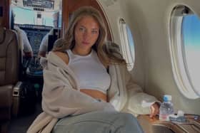 The long-term girlfriend of Newcastle United defender Sven Botman is Chana Kesselaar. Chana is a fashion stylist and illustrator, with two Instagram accounts (not including her personal account), where she uploads fashion outfit inspirations and re-designs of designer wear.