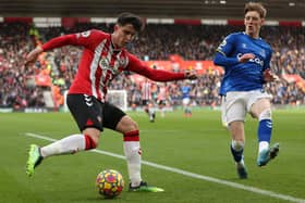 Tino Livramento of Southampton crosses the ball during the Premier League match between Southampton and Everton at St Mary’s Stadium on February 19, 2022 in Southampton, England. 