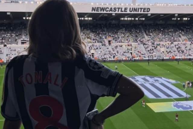 Tonali’s girlfriend Juliette, watched the game from the sidelines.