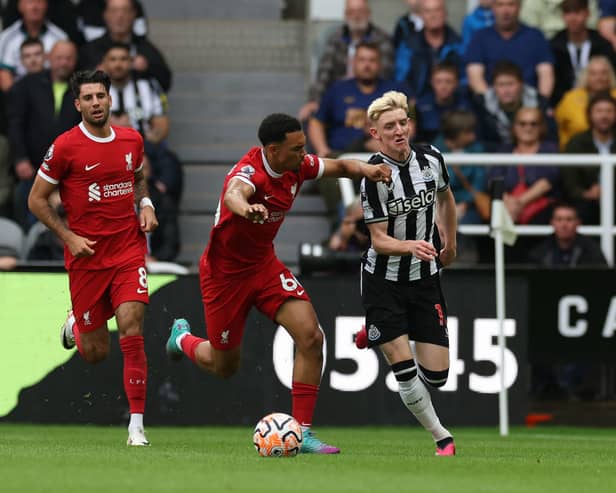Anthony Gordon of Newcastle United vies with Trent Alexander-Arnold of Liverpool during the Premier League match between Newcastle United and Liverpool FC at St. James Park on August 27, 2023 in Newcastle upon Tyne, England. (Photo by Ian MacNicol/Getty Images)