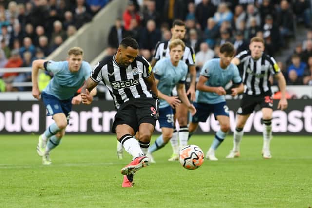 Callum Wilson of Newcastle United scores their sides first goal from the penalty spot during the Premier League match between Newcastle United and Brentford FC at St. James Park on September 16, 2023 in Newcastle upon Tyne, England.