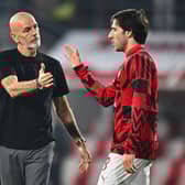 Stefano Pioli, Head Coach of AC Milan interacts with Sandro Tonali of AC Milan prior to the Serie A match between US Cremonese and AC Milan at Stadio Giovanni Zini on November 08, 2022 in Cremona, Italy. 