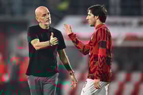 Stefano Pioli, Head Coach of AC Milan interacts with Sandro Tonali of AC Milan prior to the Serie A match between US Cremonese and AC Milan at Stadio Giovanni Zini on November 08, 2022 in Cremona, Italy. 