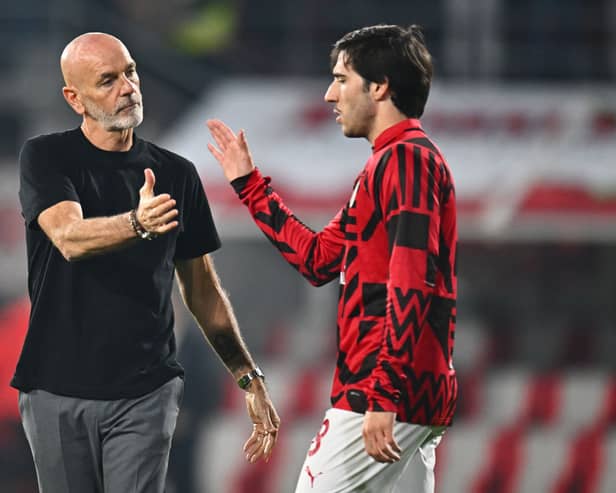 Stefano Pioli, Head Coach of AC Milan interacts with Sandro Tonali of AC Milan prior to the Serie A match between US Cremonese and AC Milan at Stadio Giovanni Zini on November 08, 2022 in Cremona, Italy. 