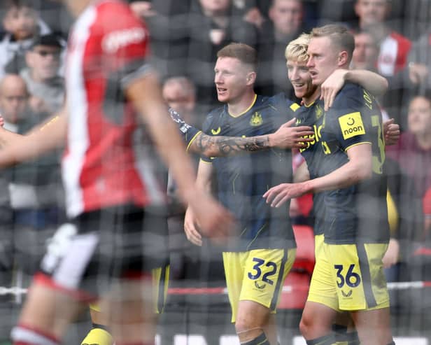 Newcastle United midfielder Sean Longstaff scores against Sheffield United. (Photo by DARREN STAPLES/AFP via Getty Images)