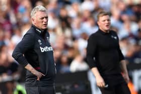 West Ham United's Scottish manager David Moyes (L) and Newcastle United's English head coach Eddie Howe watches the players from the touchline during the English Premier League football match between West Ham United and Newcastle United at the London Stadium, in London on October 8, 2023. (Photo by HENRY NICHOLLS / AFP) 