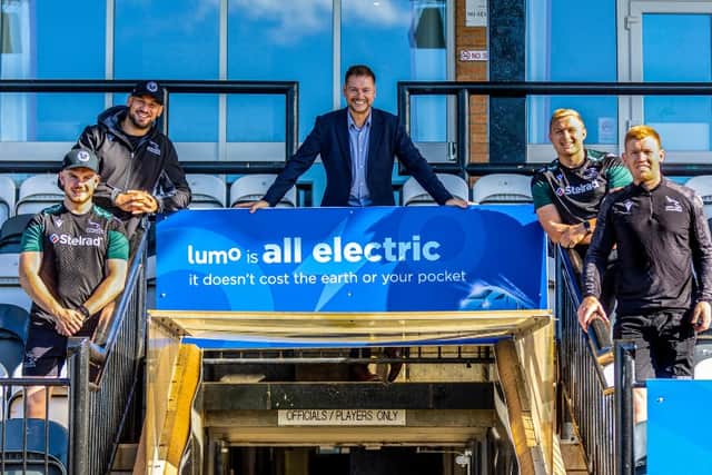 Martijn Gilbert, managing director at Lumo, alongside some of the Newcastle Falcons team. Photo: Newcastle Falcons.