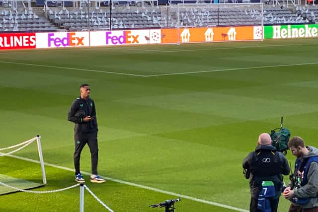 Newcastle United midfielder Joe Willock arrives at St James’ Park ahead of the Champions League clash against Borussia Dortmund. (Photo credit: NewcastleWorld) 